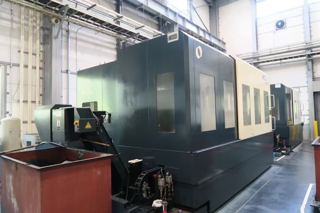 日本牧野MCC2013加工中心是高效模具加工的全面集合，具有在单一设置中实现多面加工的功能，
标准规格：这些功能包括高速15000 min-1主轴，16m/min切削进给率，高速，高精度GI.3控制和热稳定系统。MCC还采用半浮动导轨系统，即使工作台上的工件很重，也能提供16m/min的切削进给速度。0.1μm GI.3控制的采用大大提高了加工精度和加工表面质量。
操作系统：Professional 5
工作台面：2200 x 1000 mm
X 轴：2000 mm Y 轴：1350 mm Z 轴：1000 mm（三轴带光棚尺）
主轴鼻端至工作台端面的距离：-100～900 mm
工作台上面至主轴中心的距离：75～1425mm
主轴：15,000 prm （带中心出水）
主轴刀柄型号：HSK-A100
X、Y、Z轴快移速度：16000 mm/min
切削速度：16000 mm/min
最大工件：2500 x 1100 x 1700 mm
最大承载重量：10,000 kg
刀库容量：30把
无条件可收纳刀具最大直径：φ125 mm
邻接刀具受限制时可收纳刀具最大直径：φ200 mm
刀具最大长度：550 mm
刀具最大重量：20 kg
机械重量：约21,000 kg-2