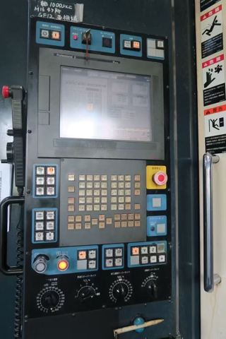 日本牧野MCC2013加工中心是高效模具加工的全面集合，具有在单一设置中实现多面加工的功能，
标准规格：这些功能包括高速15000 min-1主轴，16m/min切削进给率，高速，高精度GI.3控制和热稳定系统。MCC还采用半浮动导轨系统，即使工作台上的工件很重，也能提供16m/min的切削进给速度。0.1μm GI.3控制的采用大大提高了加工精度和加工表面质量。
操作系统：Professional 5
工作台面：2200 x 1000 mm
X 轴：2000 mm Y 轴：1350 mm Z 轴：1000 mm（三轴带光棚尺）
主轴鼻端至工作台端面的距离：-100～900 mm
工作台上面至主轴中心的距离：75～1425mm
主轴：15,000 prm （带中心出水）
主轴刀柄型号：HSK-A100
X、Y、Z轴快移速度：16000 mm/min
切削速度：16000 mm/min
最大工件：2500 x 1100 x 1700 mm
最大承载重量：10,000 kg
刀库容量：30把
无条件可收纳刀具最大直径：φ125 mm
邻接刀具受限制时可收纳刀具最大直径：φ200 mm
刀具最大长度：550 mm
刀具最大重量：20 kg
机械重量：约21,000 kg-5