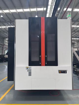 品牌：LG MAZAK双工位卧加
型号：HCN-6000IIL
年份：2018
系统：马扎克系统
主轴：BT50电主轴
主轴转速：10000rpm
刀库：43把链条式刀库
三轴行程：800/800/800mm
工作台：630*630
转台：一度一分
其他配置：带中心出水，后式排屑机，带日本大金油冷机-2