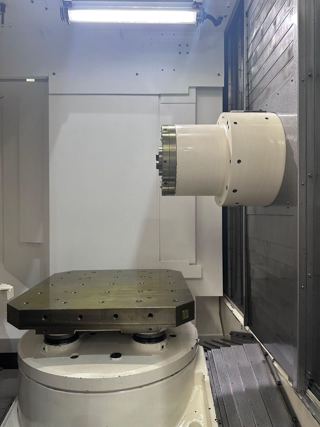 品牌：LG MAZAK双工位卧加
型号：HCN-6000IIL
年份：2018
系统：马扎克系统
主轴：BT50电主轴
主轴转速：10000rpm
刀库：43把链条式刀库
三轴行程：800/800/800mm
工作台：630*630
转台：一度一分
其他配置：带中心出水，后式排屑机，带日本大金油冷机-6