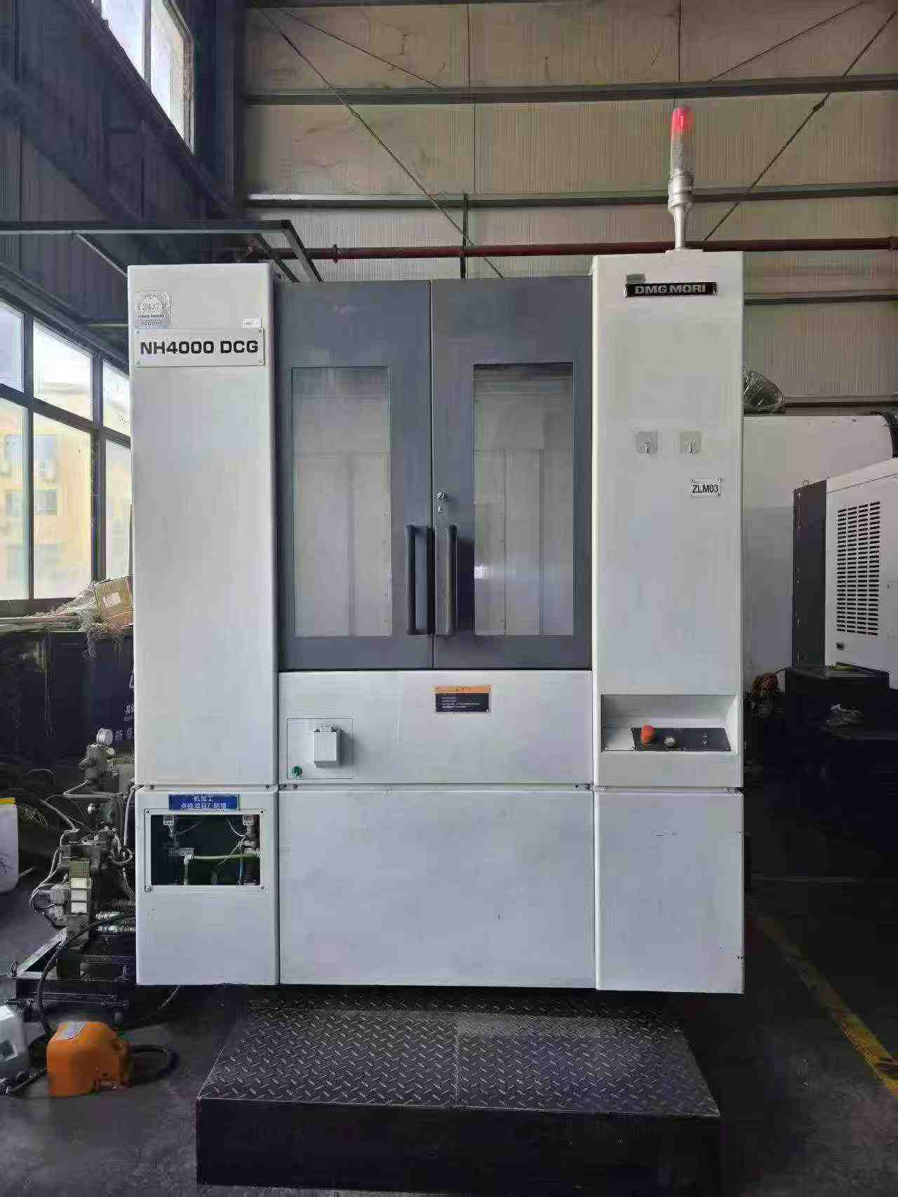 德马吉森精机NH4000DCG高速高精卧式加工中心，高配版发那科31iA系统，直驱电机无反向间隙，40把刀库，BT40主轴14000转，带中心出水，最大加工直径630，最大加工高度900，工件最大重量400KG，X轴行程560，Y轴行程560，Z轴行程630。带光栅尺，说明书资料齐全‎﻿⁠ ⁠⁠‎