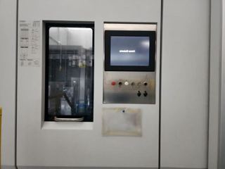 世界顶级德国原装进口 德马吉森精机⚙️
DMU210P  大型龙门式五轴联动加工中心
最高转速：24000rpm
主轴锥度：HSK‑A100
主轴冷却：中心出水40公斤
三轴行程：1800*2100*1250mm
B轴：摆动范围±105°（210°总行程）
C轴：360°无限回转，实现五轴联动
工作台尺寸：φ1700mm
最大工件直径：2500mm
最大工件高度：1460mm
60把刀库，带光栅尺跟自动排屑器
工作台最大承重：8000kg（8吨）
整机重量：41000kg（41吨），2015年出厂
操作系统：海德汉Heidenhain iTNC‑530 HSCI（五轴专用高端系统）
操作面板：DMG ERGOline 19英寸高清液晶操作屏
支持：3D图形编程、五轴联动、RTCP刀尖跟随、高精插补
适合：航空航天结构件、大型汽车模具、风电部件、精密大型零件五轴加工-5