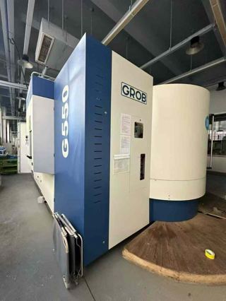 德国GROB格劳博[庆祝][庆祝][庆祝]
G550五轴加工中心
系统：西门子840D，双工位
三轴行程XY*Z:800x950x1020 mm，
A轴：-180/+60度、
B轴：360度、
主轴：HSKA63，
主轴转速16000rpm
刀库：50把
可满足高精度多角度加工需求。-2