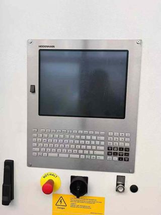 德国GROB格劳博[庆祝][庆祝][庆祝]
G550五轴加工中心
系统：西门子840D，双工位
三轴行程XY*Z:800x950x1020 mm，
A轴：-180/+60度、
B轴：360度、
主轴：HSKA63，
主轴转速16000rpm
刀库：50把
可满足高精度多角度加工需求。-4