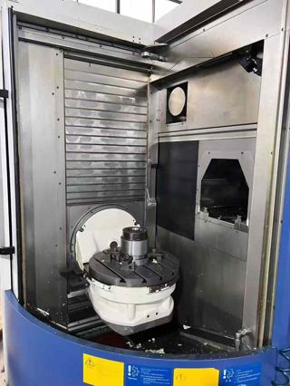 德国GROB格劳博[庆祝][庆祝][庆祝]
G550五轴加工中心
系统：西门子840D，双工位
三轴行程XY*Z:800x950x1020 mm，
A轴：-180/+60度、
B轴：360度、
主轴：HSKA63，
主轴转速16000rpm
刀库：50把
可满足高精度多角度加工需求。-5