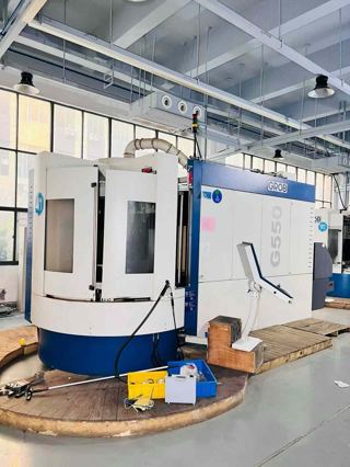 德国GROB格劳博[庆祝][庆祝][庆祝]
G550五轴加工中心
系统：西门子840D，双工位
三轴行程XY*Z:800x950x1020 mm，
A轴：-180/+60度、
B轴：360度、
主轴：HSKA63，
主轴转速16000rpm
刀库：50把
可满足高精度多角度加工需求。-1