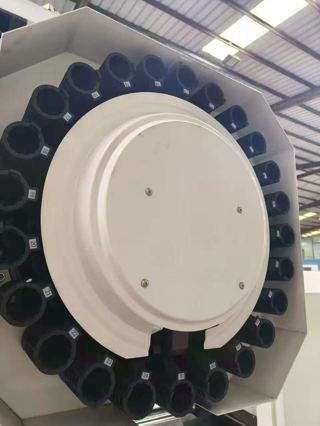 两台全新机，钰鸿1614龙门加工中心，三菱M80系统，BT40主轴12000转，主轴带环喷冲屑，带油冷机，带龙头排销机，带24把刀臂式刀库，Z轴四轨道，够劲刚性好，三轴行程1600*1400*750，工作台尺寸1700*1200，过龙门宽1500高1050。-5