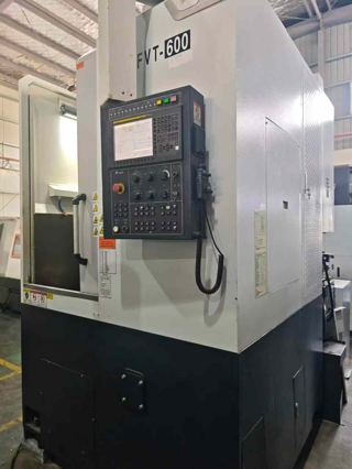 准新2024年友佳FVT-600数控立车，发那科TF-plus最新系统，A2-11主轴，配18寸液压卡盘，12工位伺服刀塔，最大回转直径710，加工直径600，加工高度650，后置龙头排削机！新机精度！-2