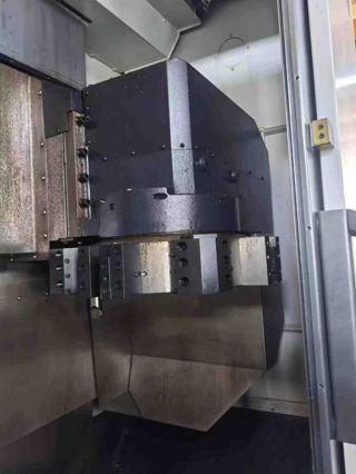 韩国斗山PUMA‑V8305数控立车
床身最大回转直径920 mm，最大车削直径830 mm，最大车削高度780 mm，X轴行程495 mm、Z轴行程780 mm；标配15‑英寸液压卡盘，可换装18‑24英寸卡盘，主轴最高转速2000r/min，主轴功率22‑30 kW，配置12工位刀塔，搭载发那科数控系统，整体刚性强，适合大件重切削加工。-4