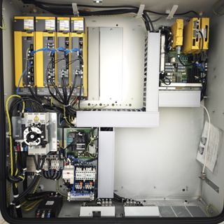 品牌:小黄机T700
型号:α-D21LiA
系统: FANUC Series 31i-MODEL B
主轴: 10000rpm  BT30
三轴行程:700×400×330mm
刀库:21把伺服刀库
日期:2016-7