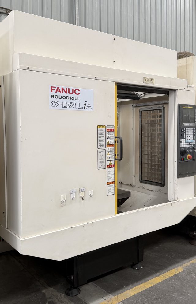 品牌:小黄机T700
型号:α-D21LiA
系统: FANUC Series 31i-MODEL B
主轴: 10000rpm  BT30
三轴行程:700×400×330mm
刀库:21把伺服刀库
日期:2016