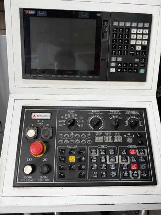 准新RF-2518L龙门加工中心一台，BT50主轴，两线一硬6000转，XY线轨55，32把刀库，工作台行程2700✖️1600，Z轴高度800，三菱80系统-5