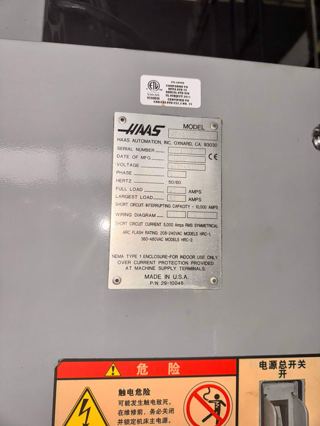 哈斯VF2
三轴线轨
bt40主轴
转速：8000rpm
三轴行程：762*406*508mm
20刀斗笠式刀库
生产日期：2011-5