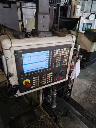 重型广东领航4028龙门加工中心！主轴BT50齿轮头，方滑枕，刀库32把，带光栅尺，带角度头，工作台4000×2000.过龙门2800.主轴鼻端到工作台1500.三轴行程4500×2800×1250.承重16吨，工厂在位，有视频-3