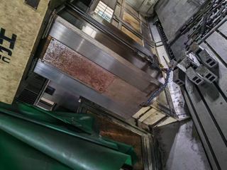 重型广东领航4028龙门加工中心！主轴BT50齿轮头，方滑枕，刀库32把，带光栅尺，带角度头，工作台4000×2000.过龙门2800.主轴鼻端到工作台1500.三轴行程4500×2800×1250.承重16吨，工厂在位，有视频-4