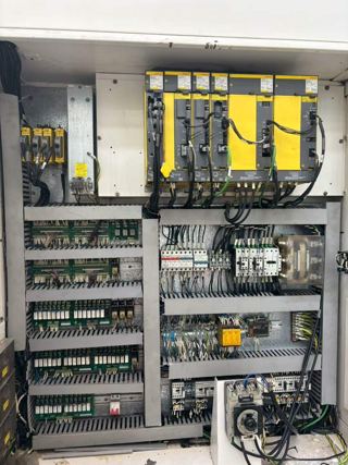 丽驰LH-500B卧式加工中心
控制器系統:FANUC 0i-MD
主轴锥孔BT50
工作台最大承重500kg
主轴电机功率15/18.5kW
工作台尺寸500*500mm
主轴转速6000r/min
最大行程X轴:700mm,Y轴:650mm,Z轴:650mm
刀库容量40把-8