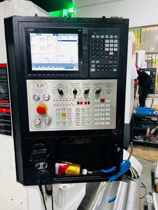 工厂在位一台正佑1312小龙门，重型三线，三菱M80系统，BT40主轴12000转，带刀库，带龙头排削-3