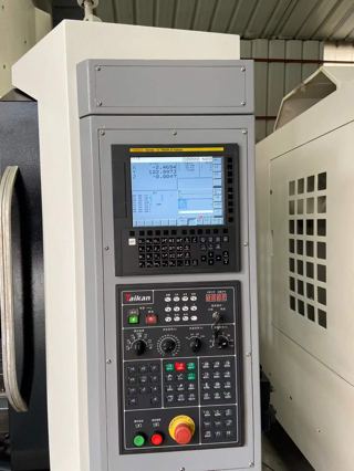 台群精机T-856L两线一硬加工中心同款2台，发那科oi–mf plus系统，台湾睿莹皮带主轴8000转，配双螺杆排削器，24T刀臂式刀库，精密模具/零件加工利器！2024年出厂安装少用-7