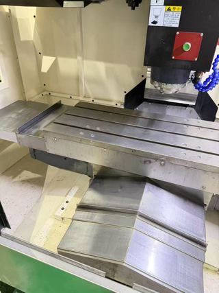 乔锋V8，发那科MFPuls系统，BT40主轴直连12000转，24把刀臂式刀库，三轴滚柱线轨。-3