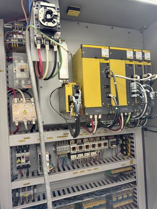 起亚SKT LM21车床，带动力头，带C轴，8寸卡盘主轴，行程230X520-7