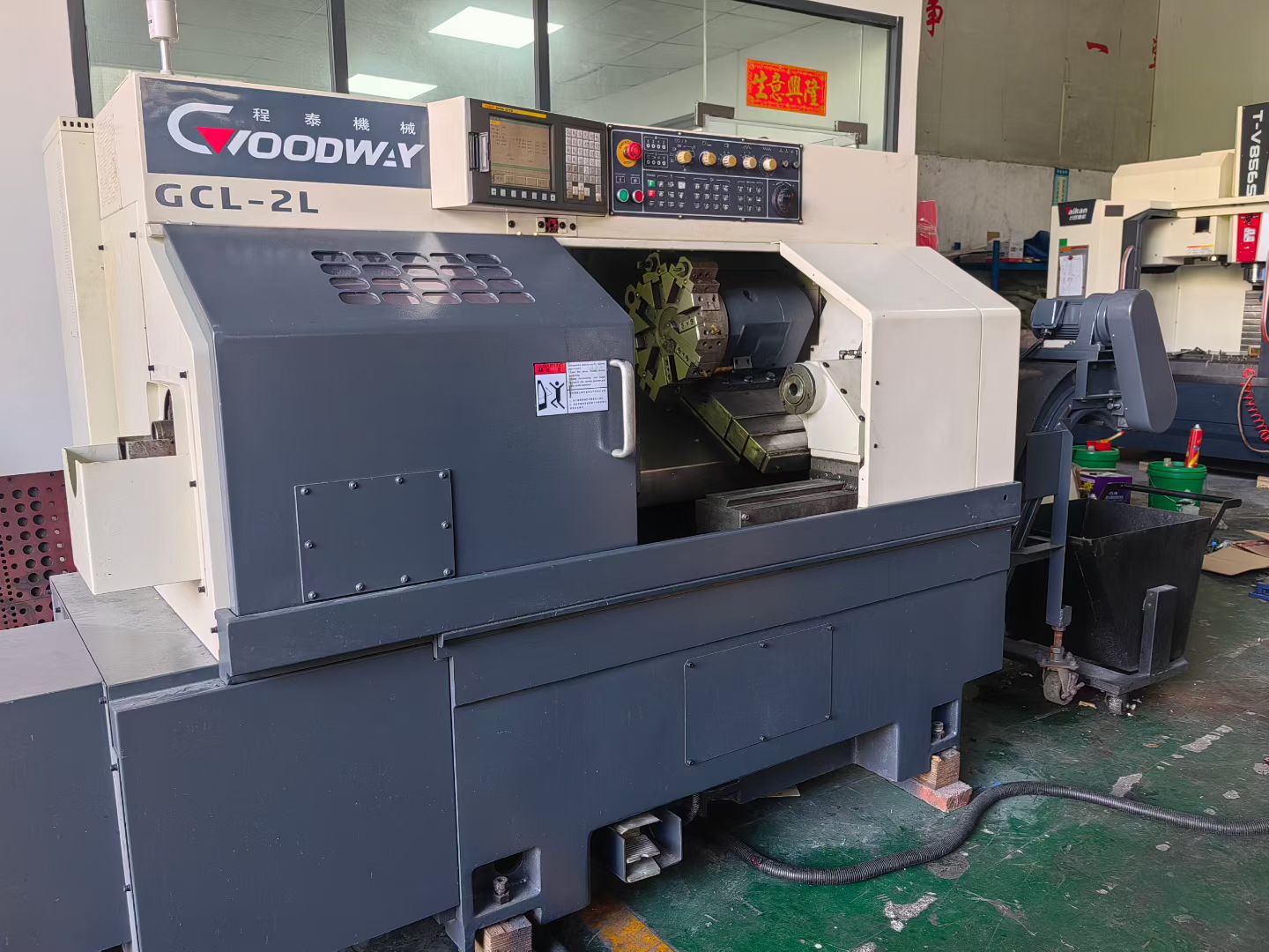 台湾程泰GCL-2L，8寸卡盘，液压尾座，8工位刀塔，加工长度600MM