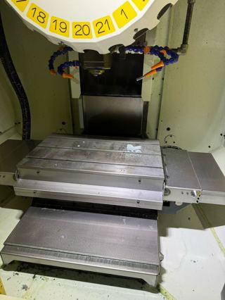 原厂2024年FANUC  D21MiB Plus[色][色][色]24000转，21T刀库，通电时间1000个小时左右，新机一般可遇不可求！只有4台，欲购新机的客户可考虑-3