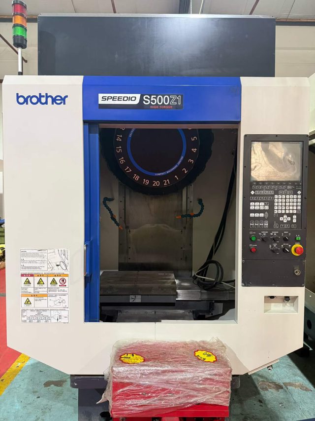 兄弟S500Z1钻攻中心，还剩13台
高扭主轴10000转，动力强劲
中心出水，深孔/攻丝更顺畅
重切削稳、排屑快、精度稳
精密五金/铝件批量首选
现货好价，欢迎试机