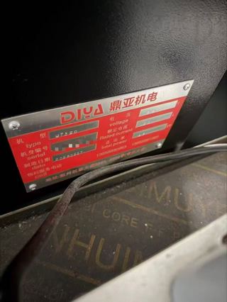 鼎亚U-T320五轴机， 极品靓机，只用500小时，2025年机，几乎全新。行程800*500*580，bt40直联12000，配24把刀库，带320五轴，中心出水，新代22MA-5系统-9