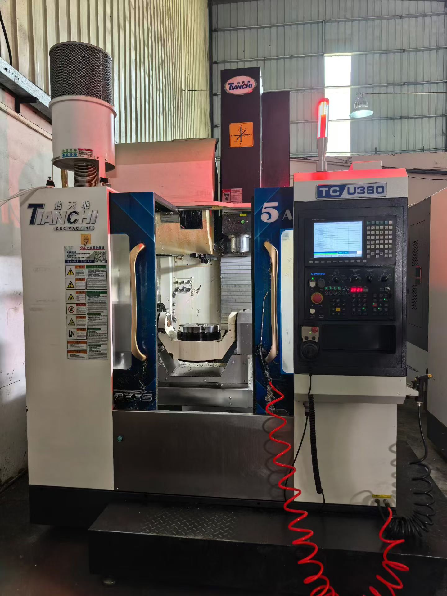 鸿天驰U380五轴机一台，新代220MA-5系统，BBT40主轴15000转，带刀库，支持五轴联动，带刀尖跟随