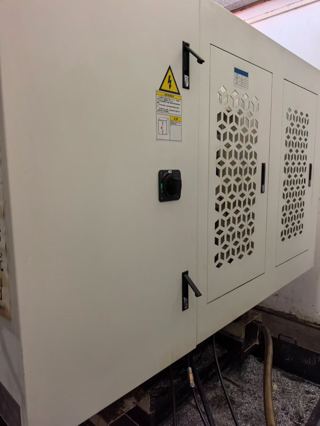鸿天驰U380五轴机一台，新代220MA-5系统，BBT40主轴15000转，带刀库，支持五轴联动，带刀尖跟随-7