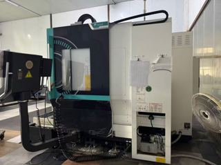 友嘉FEELER U-600 P五轴立式加工中心．23年12月份．主轴15000rpm．直线轴行程X 600．Y520．Z400 mm．盘面直径600 mm．24把刀库．配海德汉系统．-4