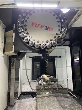 米威1380L两线一硬，新机标准，三菱M80V系统，大功率BT50皮带主轴8000转。Z轴带氮气配重平衡缸，24T刀臂式刀库。10MM丝杆螺距，模具/零件大板加工利器！-5
