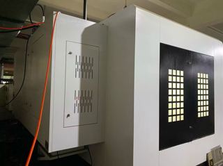 米威1380L两线一硬，新机标准，三菱M80V系统，大功率BT50皮带主轴8000转。Z轴带氮气配重平衡缸，24T刀臂式刀库。10MM丝杆螺距，模具/零件大板加工利器！-4