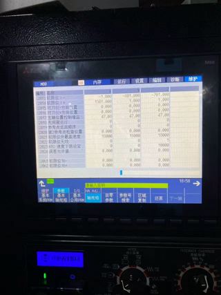 米威1380L两线一硬，新机标准，三菱M80V系统，大功率BT50皮带主轴8000转。Z轴带氮气配重平衡缸，24T刀臂式刀库。10MM丝杆螺距，模具/零件大板加工利器！-7