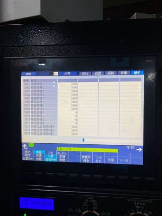 米威1380L两线一硬，新机标准，三菱M80V系统，大功率BT50皮带主轴8000转。Z轴带氮气配重平衡缸，24T刀臂式刀库。10MM丝杆螺距，模具/零件大板加工利器！-8