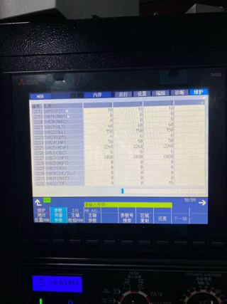 米威1380L两线一硬，新机标准，三菱M80V系统，大功率BT50皮带主轴8000转。Z轴带氮气配重平衡缸，24T刀臂式刀库。10MM丝杆螺距，模具/零件大板加工利器！-9