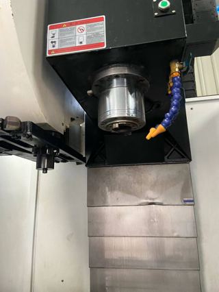 正佑ZYM-1380L两线一硬加工中心，三菱M80系统，台湾罗羿BT50主轴8000转，配备24位刀臂式刀库，X/Y轴50重型滚柱线轨，台正机身，机况精品！-4
