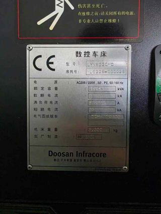 韩国斗山Doosan Lynx 220M车铣复合
单主轴、带C轴+动力刀塔机型，最大车削直径为320mm，最大车削长度322mm，床身最大回转直径510mm，棒材通孔直径45mm，主轴通孔直径53mm，最大工件重量约80kg；主轴（C轴）采用A2-6型号，最高转速可达6000min⁻¹，主轴电机功率15kW、扭矩169N·m，C轴分度精度0.001°，标配8寸液压卡盘。-9