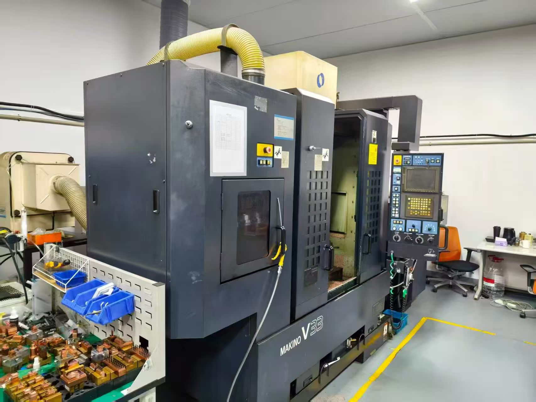 Makino V33
目前在工厂
