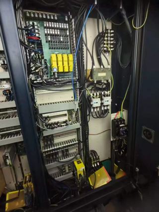Makino V33
目前在工厂-3