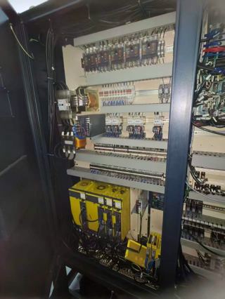 Makino V33
目前在工厂-4