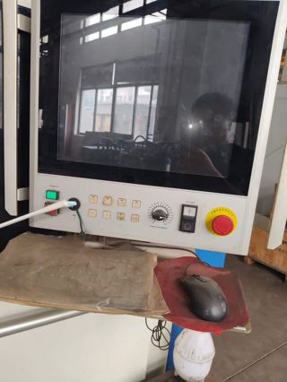大簇激光切割机3015一台，双交换工作台-7