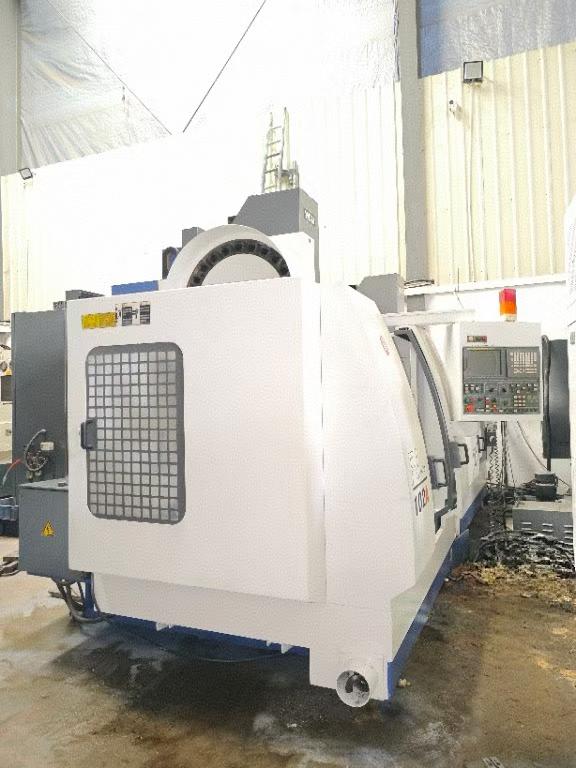 台湾YCM永进FV-102A加工中心，三轴日本THK线轨，行程1020*520*550，主轴BT40/12000转，带刀臂式刀库24把刀，发那科MXP-200i系统，带螺杆排销机