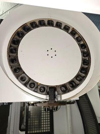 台湾YCM永进FV-102A加工中心，三轴日本THK线轨，行程1020*520*550，主轴BT40/12000转，带刀臂式刀库24把刀，发那科MXP-200i系统，带螺杆排销机-6