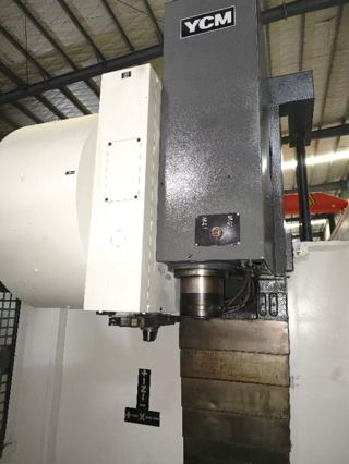 台湾YCM永进FV-102A加工中心，三轴日本THK线轨，行程1020*520*550，主轴BT40/12000转，带刀臂式刀库24把刀，发那科MXP-200i系统，带螺杆排销机-5