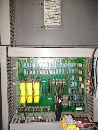 台湾YCM永进FV-102A加工中心，三轴日本THK线轨，行程1020*520*550，主轴BT40/12000转，带刀臂式刀库24把刀，发那科MXP-200i系统，带螺杆排销机-8