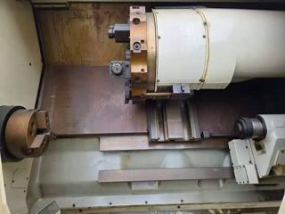 台中精机V26车铣复合（长度1.1米）最大车削直径φ500 mm，最大车削长度1075 mm（约1.1米），床身最大回转直径φ520 mm，卡盘规格A2-8（10寸），12工位伺服动力刀塔，到90度0度动力头各一个，机床安装未用，新机精度。-3