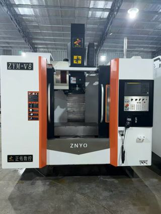 到货4台正佑V8，大功率11千瓦主轴12000转，法兰克MFpLus系统，BT40主轴，24把刀臂式刀库，直联主轴中心出水，工厂安装使用较少-1