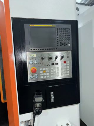 到货4台正佑V8，大功率11千瓦主轴12000转，法兰克MFpLus系统，BT40主轴，24把刀臂式刀库，直联主轴中心出水，工厂安装使用较少-2