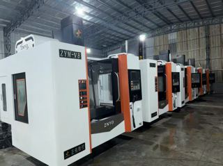 到货4台正佑V8，大功率11千瓦主轴12000转，法兰克MFpLus系统，BT40主轴，24把刀臂式刀库，直联主轴中心出水，工厂安装使用较少-3